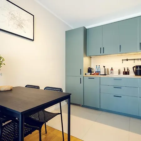 3-Room Apartment In Wroclaw, City Centre, Free Parking For 2 Cars