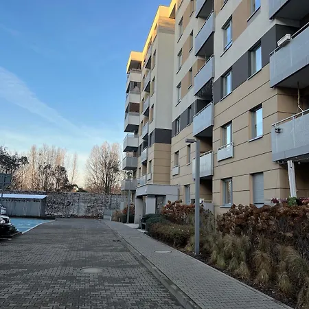 Spacious 3-room - Centre - Free Parking For 2 Cars - Balcony 公寓