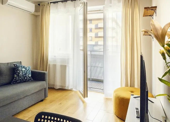 3-Room Apartment In Wroclaw, City Centre, Free Parking For 2 Cars *