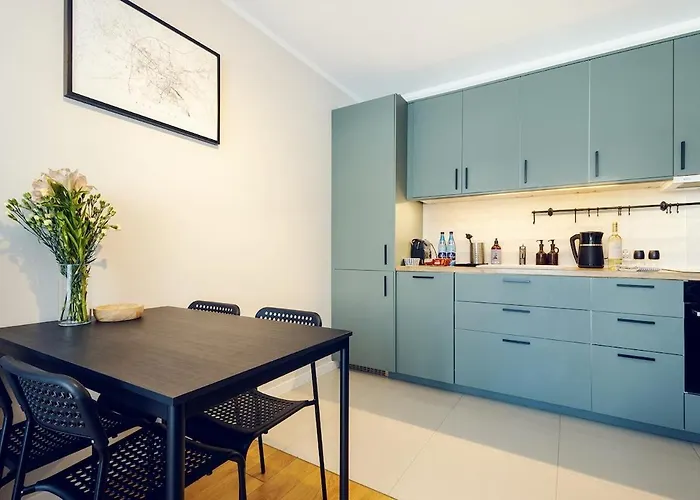 3-Room Apartment In Wroclaw, City Centre, Free Parking For 2 Cars