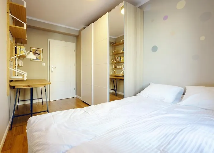 3-Room Apartment In Wroclaw, City Centre, Free Parking For 2 Cars