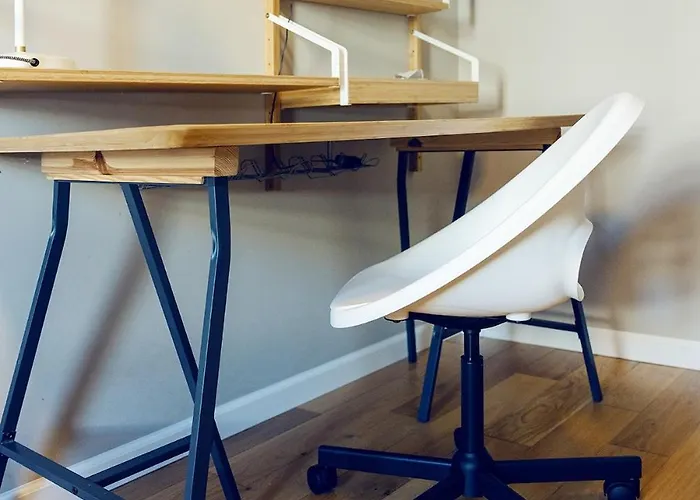 3-Room Apartment In Wroclaw, City Centre, Free Parking For 2 Cars *