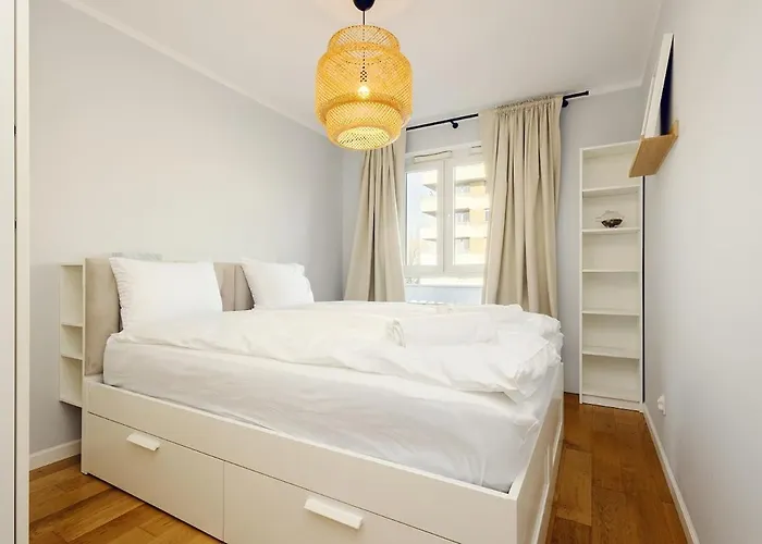 3-Room Apartment In Wroclaw, City Centre, Free Parking For 2 Cars