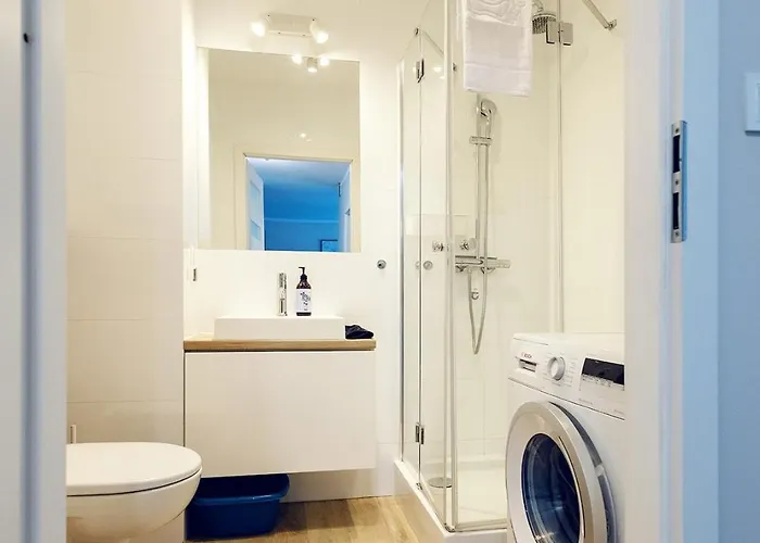 3-Room Apartment In Wroclaw, City Centre, Free Parking For 2 Cars *