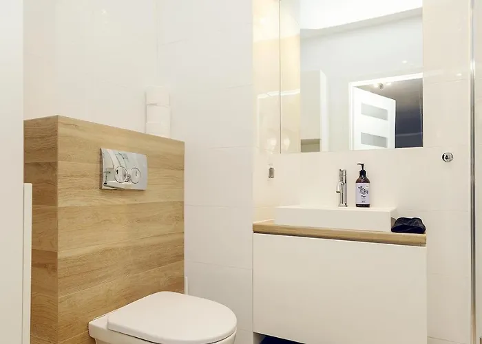 Apartment 3-Room Apartment In Wroclaw, City Centre, Free Parking For 2 Cars